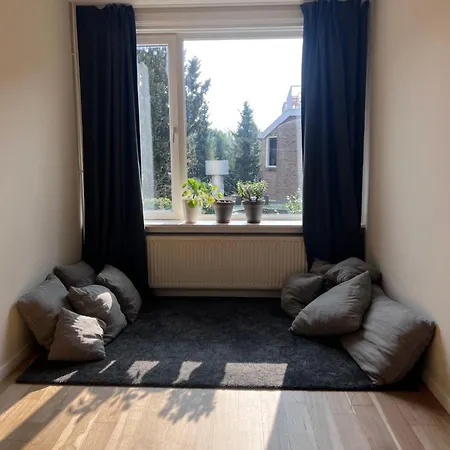 Nette Maisonnette In Groene Rustige Wijk *