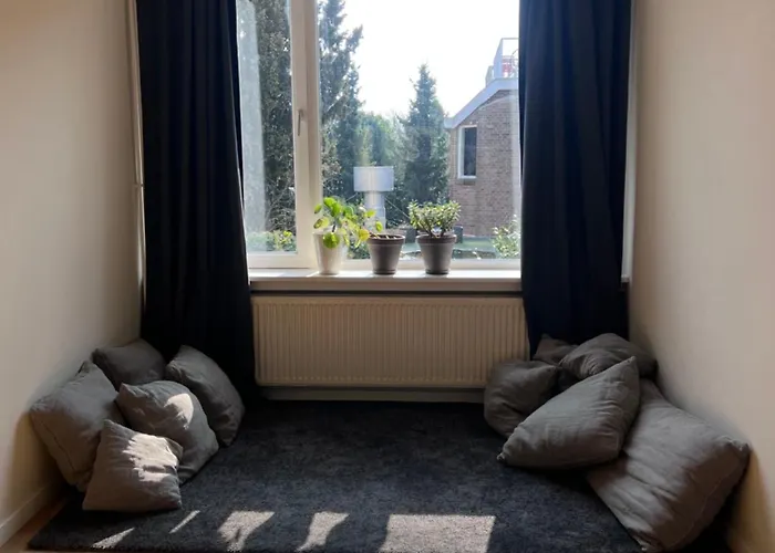 Nette Maisonnette In Groene Rustige Wijk *